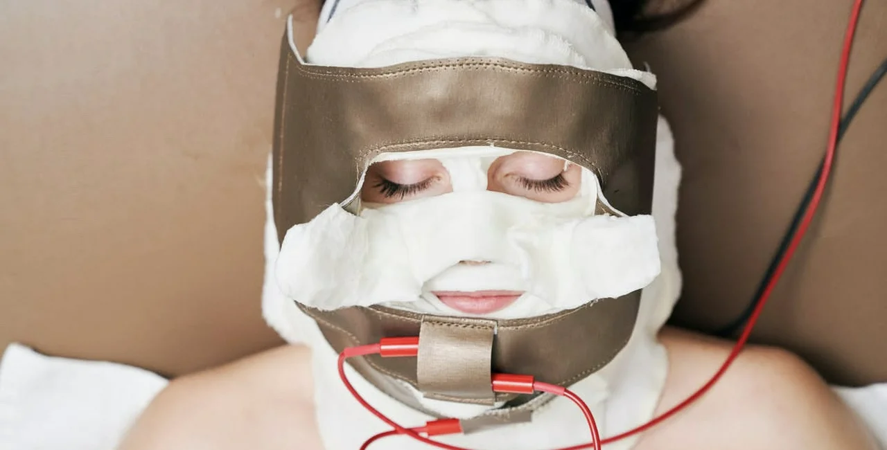 Fresh year, fresh face: A Hollywood facial can help you get clean, clear skin in Prague