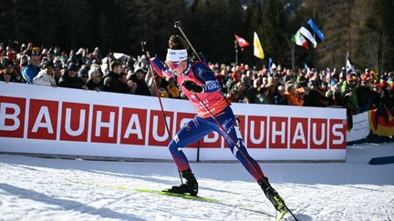 Lou Jeanmonnot lors de la poursuite à Antholz-Anterselva, en Italie, le 25 janvier 2025. (MARCO BERTORELLO / AFP)