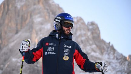 Cyprien Sarrazin lors de la reconnaissance de la descente de Val Gardena le 21 décembre 2024 en Italie. (MARCO BERTORELLO / AFP)