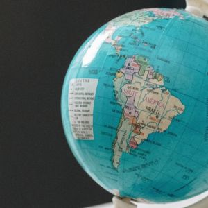 Globe map focus on Latin America / CC0 Isabela Kronemberger