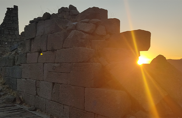 Archaeological finds such as this ruin provide information about the population on earth many centuries ago. Credit: Nicolas Antunes 