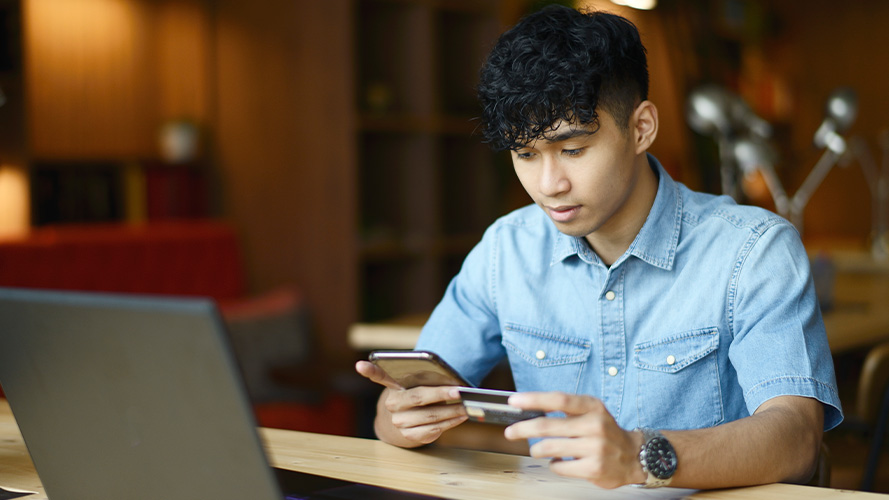 A couple looking at mobile phone; image used for HSBC Singapore Global Money Transfers. 