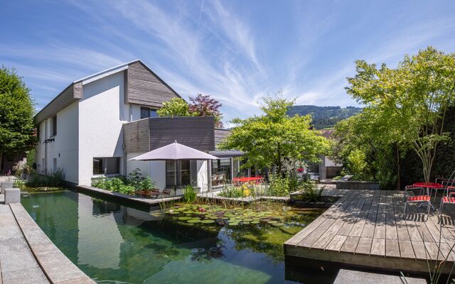 Einfamilienhaus mit Schwimmteich