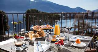 Hotel Lago Maggiore Frühstück auf der Terrasse