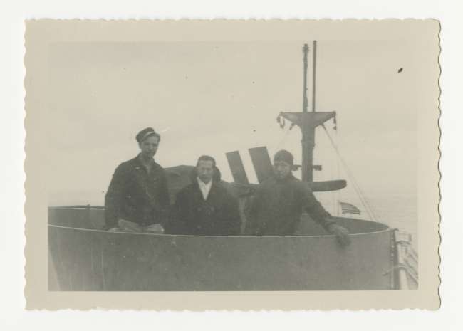 Gun crew on a US Merchant Marine ship