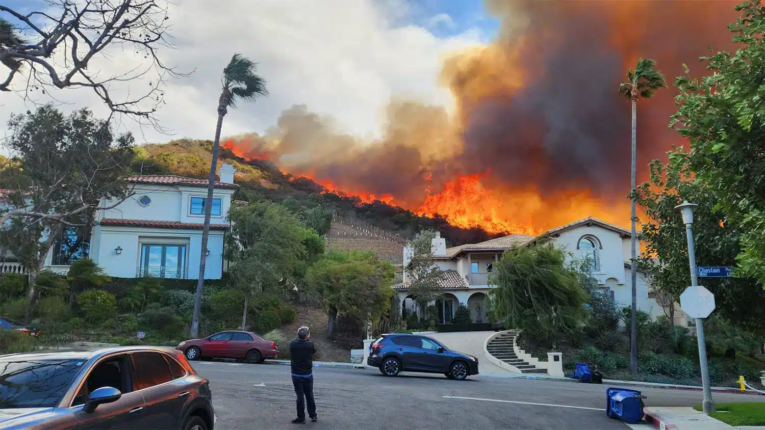 Wildfires rage through alumnus Jim Yocum's neighborhood near the Pacific Palisades (Photo courtesy of Jim Yocum).