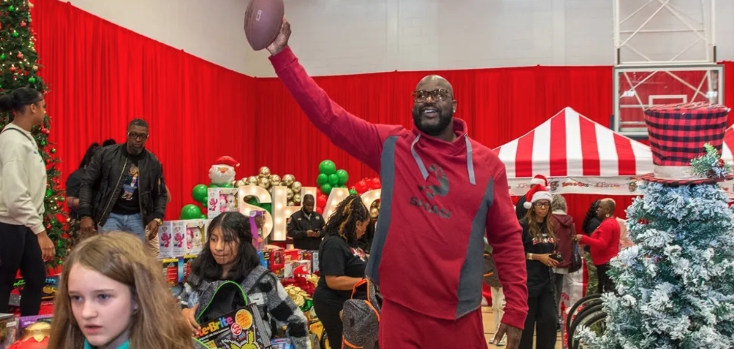 Shaq and Friends Deliver for Christmas