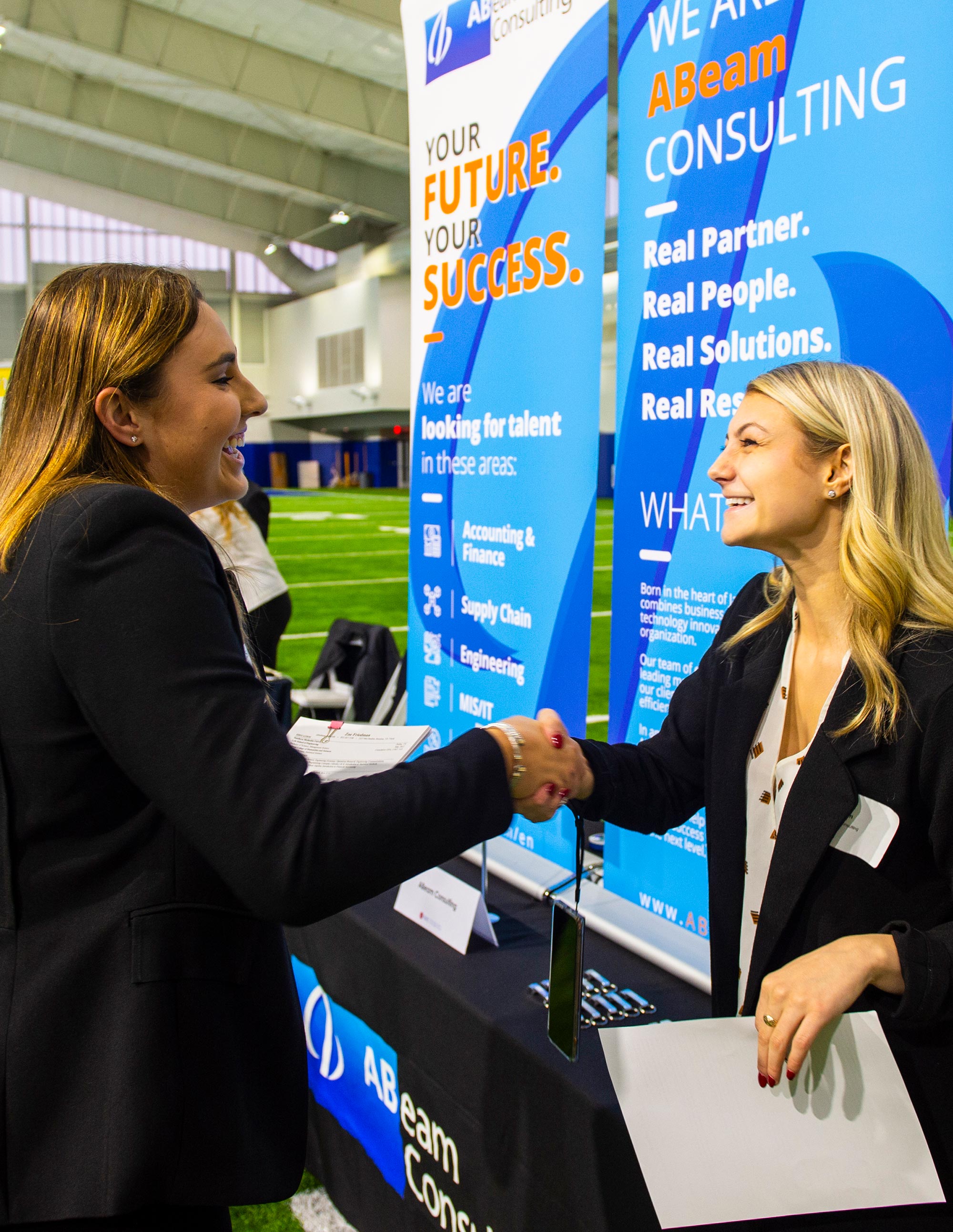 SMU Alumni at networking event