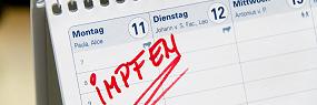 aufgeschlagener Kalender mit roter Notiz "Imfpung"