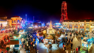 Der Wintermarkt am Abend leuchtet (c) Julius Silver