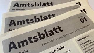 3 Zeitungen mit der Aufschrift Amtsblatt