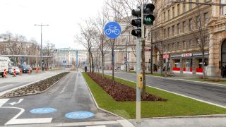 Umgebaute Universtittsstrae mit Radweg