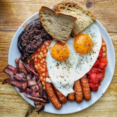 Krupier - Tak, lubię english breakfast. Aż tak widać?
#krupgotuje #gotujzwykopem #got...