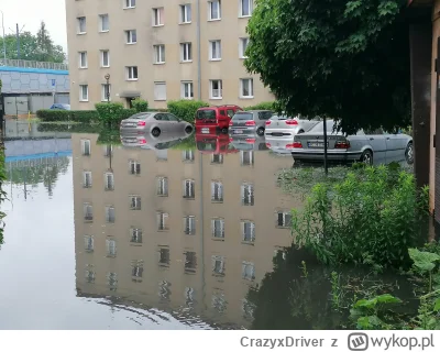 CrazyxDriver - Zbiornik wodny Wielica przy ulicy Wielickiej 82 nie zawiódł. Zebrał ca...