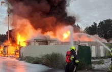 Pożar zbiorników z paliwem w Sławkowie. "Kilkanaście wybuchów"