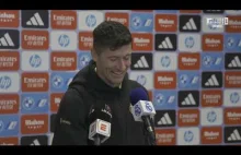 Lewandowski udziela wywiadu w trzech językach.