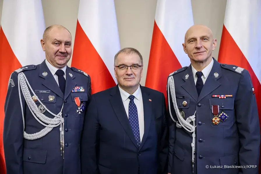 Duda odznaczył oskarżonego przez prokuraturę byłego szefa Służby Więziennej