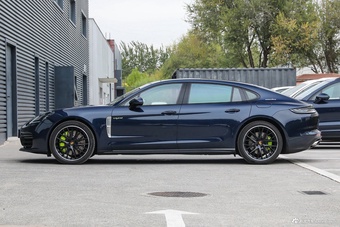 2023款Panamera 4 行政加长版 2.9T