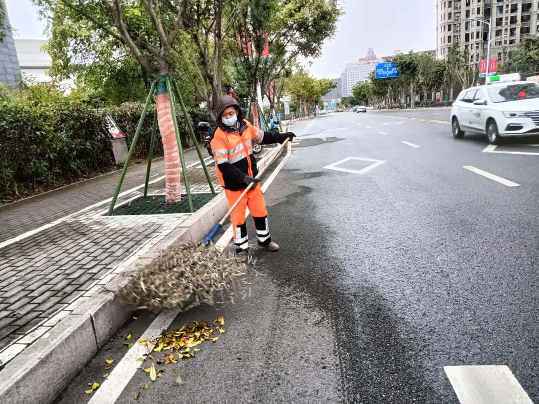 致敬！寒冬中的城市美容师~