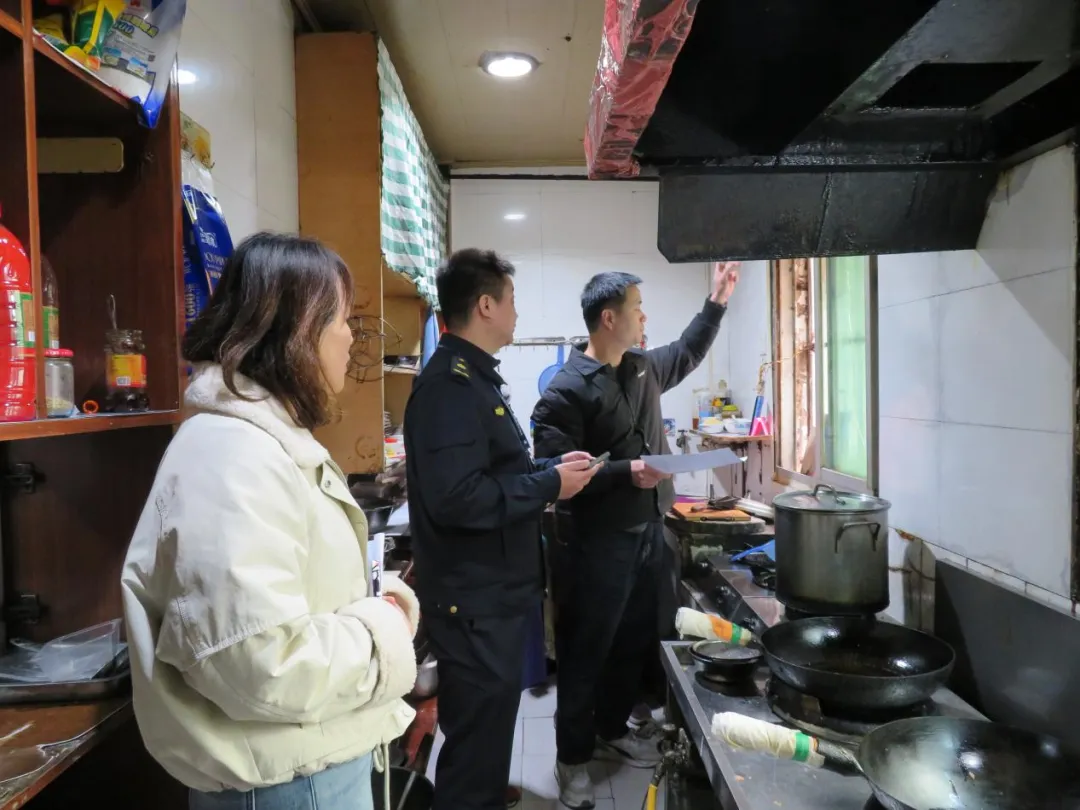 蕉城：整治餐饮“油烟味” 守护城市“清新天”