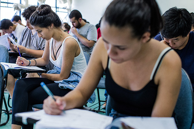 Candidatos durante prova da primeira fase da Fuvest na FEA-USP (Faculdade de Economia e Administração)