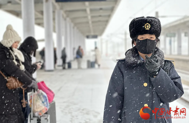 陇拍客|兰州铁路局：迎风斗雪保畅通